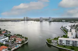 1000 W Island Blvd, Aventura, FL 33160 - Photo 48