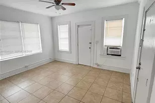 711 NW 1st St, Miami, FL 33128 - Photo 12