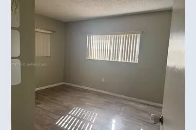 451 W 30th Pl, Hialeah, FL 33012 - Photo 10