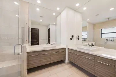 8811 NW 154th Ter, Miami Lakes, FL 33018 - Photo 24