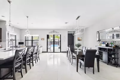 8811 NW 154th Ter, Miami Lakes, FL 33018 - Photo 8