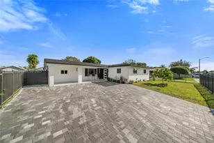 19707 SW 118th Pl, Miami, FL 33177 - Photo 2