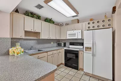 1633 SW 30th Ave, Miami, FL 33145 - Photo 10