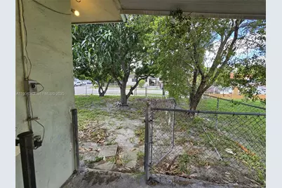 401 NW 33rd Ave, Miami, FL 33125 - Photo 14