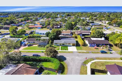 7904 SW 139th Ct, Miami, FL 33183 - Photo 2