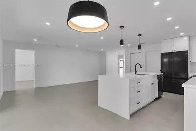 6421 SW 59th Ave, South Miami, FL 33143 - Photo 2