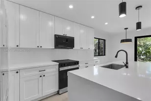 6421 SW 59th Ave, South Miami, FL 33143 - Photo 10