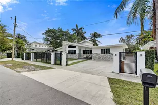2570 NE 201st St, Miami, FL 33180 - Photo 2