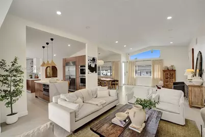 2570 NE 201st St, Miami, FL 33180 - Photo 20