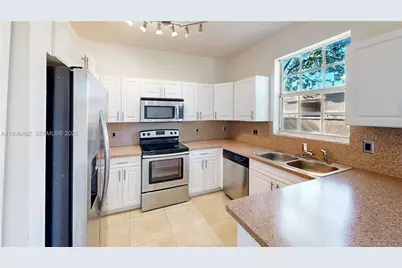 686 NE 21st Ave, Homestead, FL 33033 - Photo 14