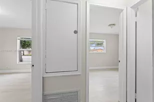 5880 NW 19th St, Sunrise, FL 33313 - Photo 10