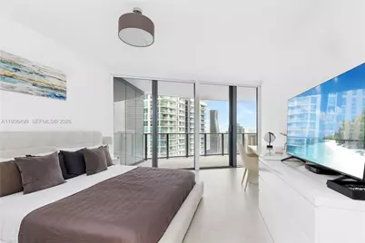 1000 Brickell Plz #3902, Miami, FL 33131 - Photo 14