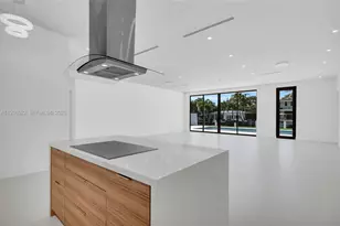 13200 N Bayshore Dr, North Miami, FL 33181 - Photo 12