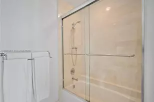 17301 Biscayne Blvd, North Miami Beach, FL 33160 - Photo 20