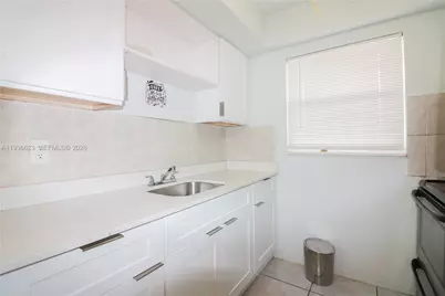 712 NE 8th St #102, Hallandale Beach, FL 33009 - Photo 6