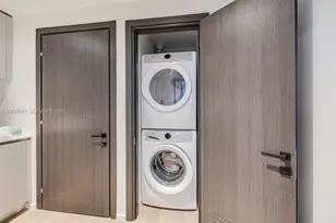 398 NE 5th St, Miami, FL 33132 - Photo 28