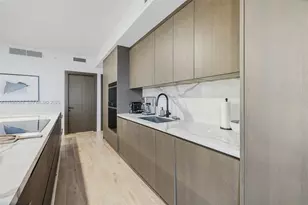 398 NE 5th St, Miami, FL 33132 - Photo 12