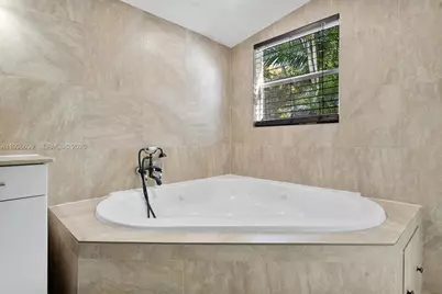 300 SW 11th Ct, Fort Lauderdale, FL 33315 - Photo 28