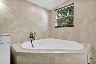 300 SW 11th Ct, Fort Lauderdale, FL 33315 - Photo 28