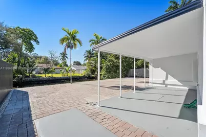 300 SW 11th Ct, Fort Lauderdale, FL 33315 - Photo 32