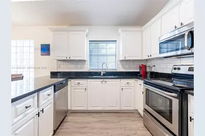 3880 NW 121st Ave, Sunrise, FL 33323 - Photo 4