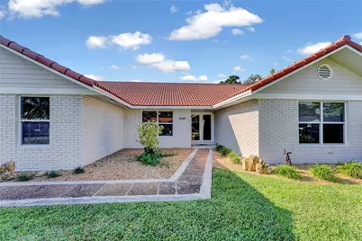 2540 NW 115th Dr, Coral Springs, FL 33065 - Photo 2