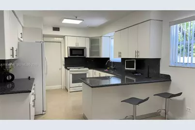 1611 71st St, Miami Beach, FL 33141 - Photo 4