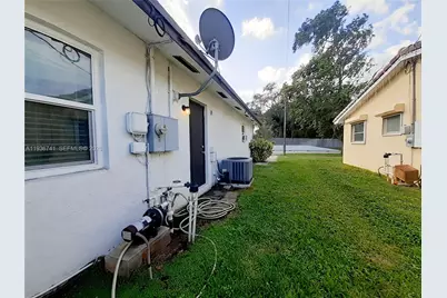 2109 N Park Rd, Hollywood, FL 33021 - Photo 22