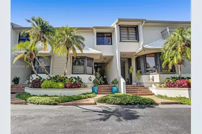 2676 NE 135th St, North Miami, FL 33181 - Photo 4