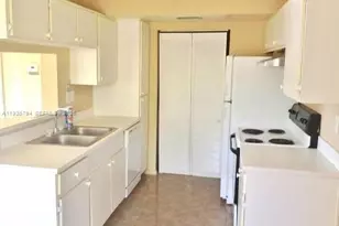 8731 NW 39th St, Sunrise, FL 33351 - Photo 4