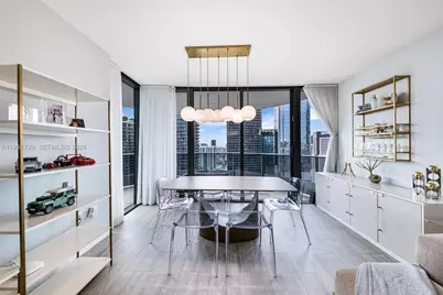 1000 Brickell Plz #4212, Miami, FL 33131 - Photo 8