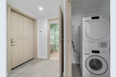 1000 Brickell Plz #4212, Miami, FL 33131 - Photo 18