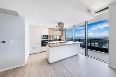 1000 Brickell Plz #4212, Miami, FL 33131 - Photo 6