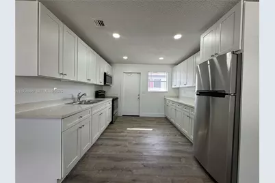 116 NW 2nd Ave #B, Hallandale Beach, FL 33009 - Photo 2