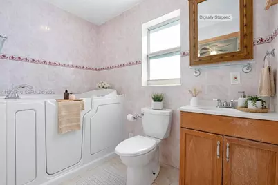 5010 NW 51st St, Tamarac, FL 33319 - Photo 2