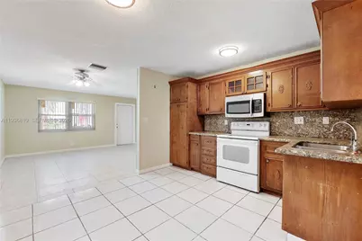 5010 NW 51st St, Tamarac, FL 33319 - Photo 12