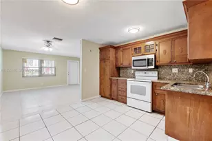 5010 NW 51st St, Tamarac, FL 33319 - Photo 12