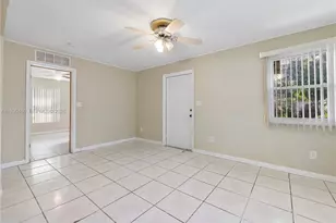 5010 NW 51st St, Tamarac, FL 33319 - Photo 8