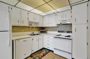1200 St Charles Pl, Pembroke Pines, FL 33026 - Photo 24