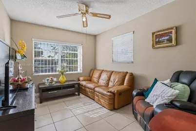 10251 SW 27th St, Miami, FL 33165 - Photo 6