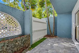 523 NE 38th St, Miami, FL 33137 - Photo 8
