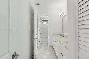 523 NE 38th St, Miami, FL 33137 - Photo 22