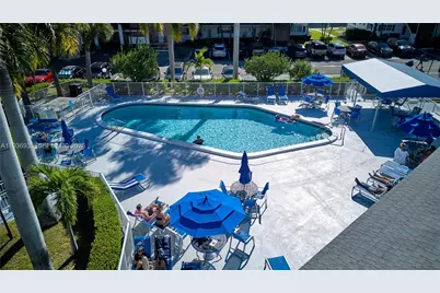 470 Paradise Isle Blvd #310, Hallandale Beach, FL 33009 - Photo 32