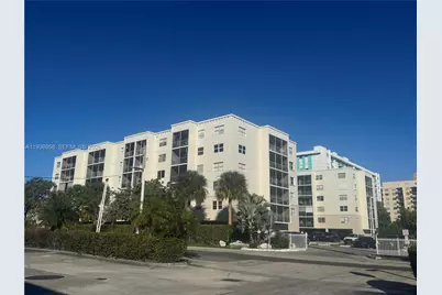 2821 N Miami Beach Blvd #5P, North Miami Beach, FL 33160 - Photo 2