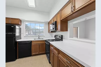 720 Cypress Ln #F9, Deerfield Beach, FL 33064 - Photo 10