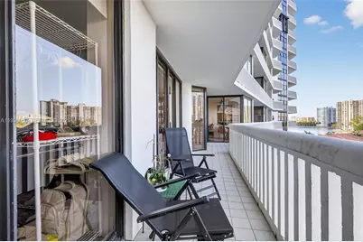 1000 Island Blvd #707, Aventura, FL 33160 - Photo 16