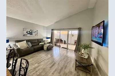 11512 SW 6th St, Sweetwater, FL 33174 - Photo 4