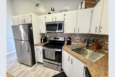 11512 SW 6th St, Sweetwater, FL 33174 - Photo 6