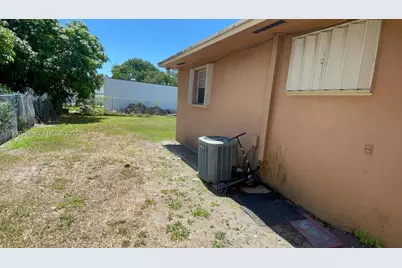 8201 NW 6th Ave, Miami, FL 33150 - Photo 16