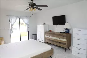 1131 SW 109th Ave, Pembroke Pines, FL 33025 - Photo 4